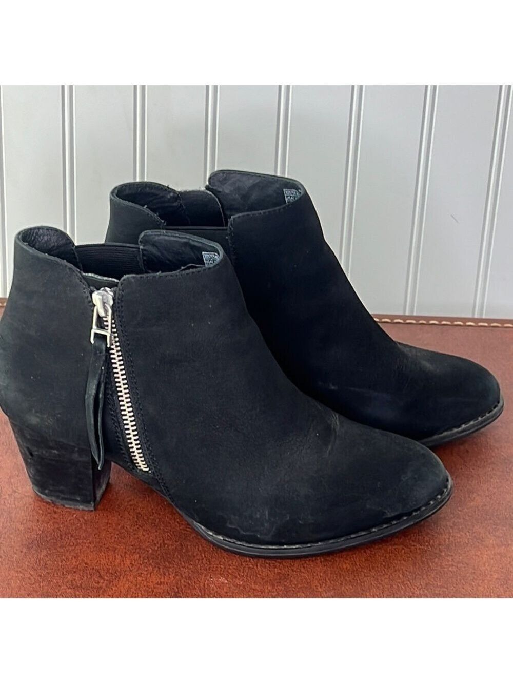 Vionic Side Zip Heeled Booties Size 7